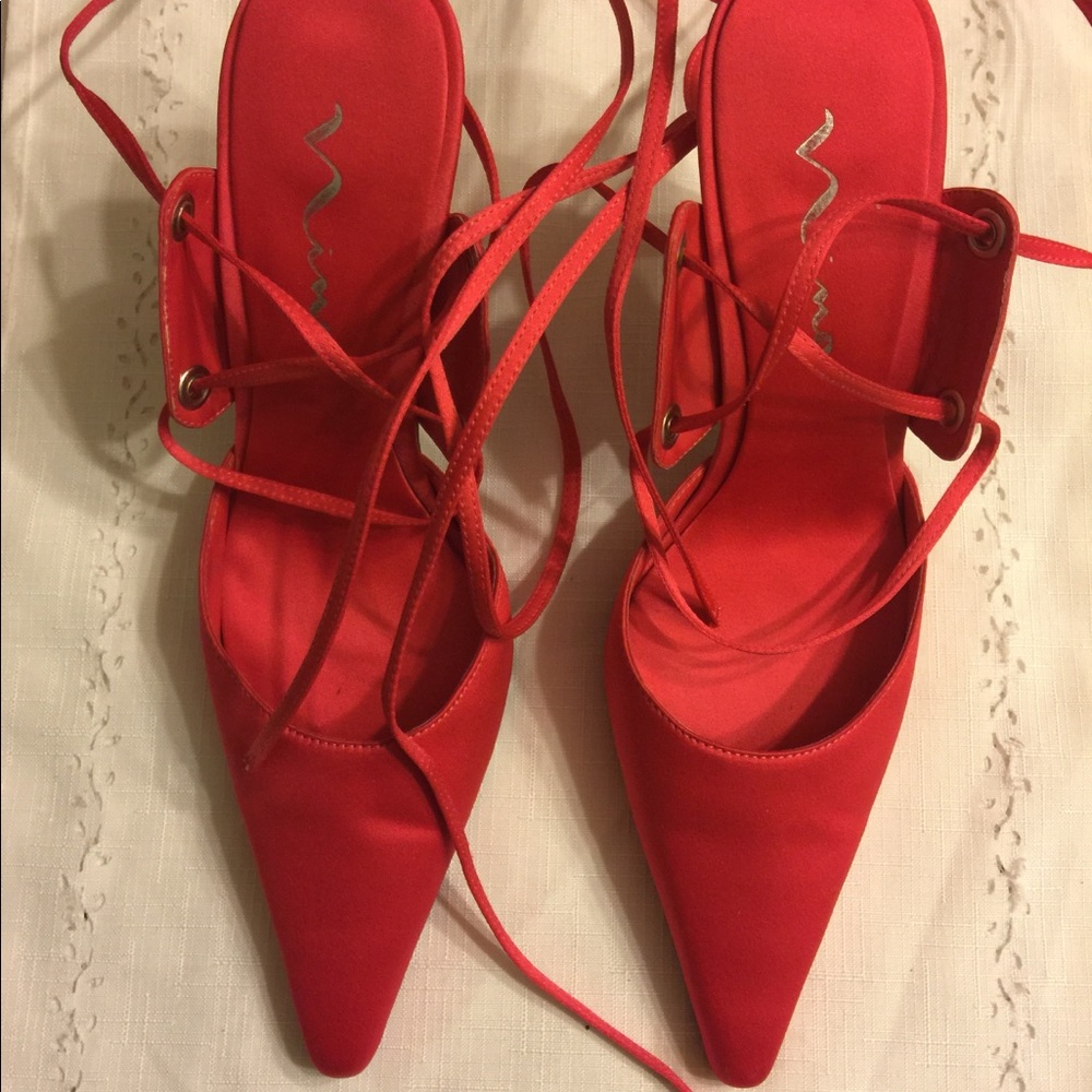 Red heels - Picture 2 of 3